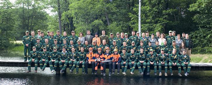 Gruppenfoto der Belegschaft von Wald Jacob